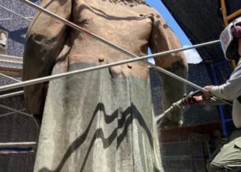 El gobierno de Trump reinstala la estatua de un general confederado derribada en 2020