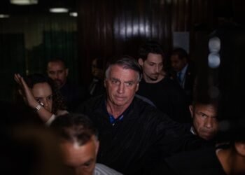 El Tribunal Supremo de Brasil ordena el arresto domiciliario de Jair Bolsonaro
