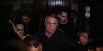 El Tribunal Supremo de Brasil ordena el arresto domiciliario de Jair Bolsonaro