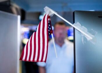 Gobierno de Estados Unidos paga a más de 150,000 funcionarios para que no trabajen