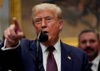 Trump sube el arancel a Canadá del 25% al 35% e impone altos gravámenes a 70 países