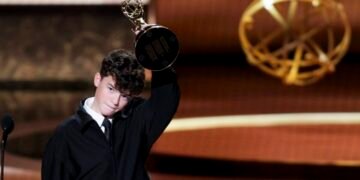 Premios Emmy 2025: dónde ver las series ganadoras