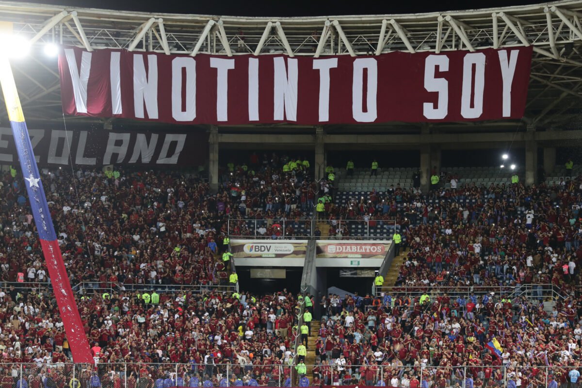 La Vinotinto le gana 2-1 a Colombia y roza su pase al repechaje