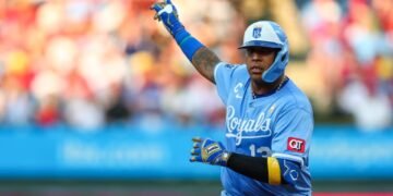 Con un solo swing Salvador Pérez hizo historia: llegó a 300 jonrones y 1.000 carreras impulsadas (VIDEO)