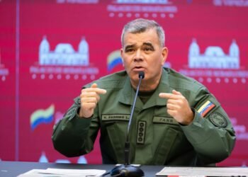 Padrino López denunció que EE UU realiza vuelos de “inteligencia” contra Venezuela