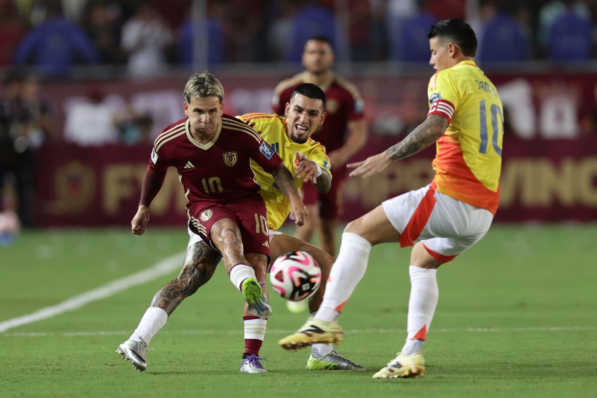 La Vinotinto le gana 2-1 a Colombia y roza su pase al repechaje