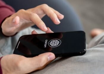 Le pidió consejos de nutrición a ChatGPT y acabó con una extraña enfermedad