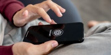 Le pidió consejos de nutrición a ChatGPT y acabó con una extraña enfermedad