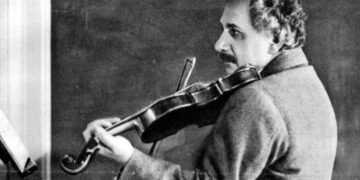 Reapareció el violín perdido de Albert Einstein: lo usó para pensar mejor mientras formulaba la teoría de la relatividad