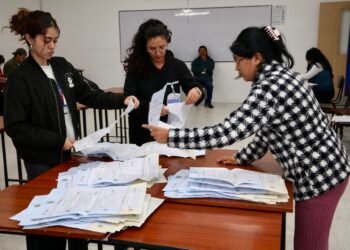 El «No» mantiene amplia ventaja sobre el «Sí» en referéndum de Ecuador con 20% de votos escrutados