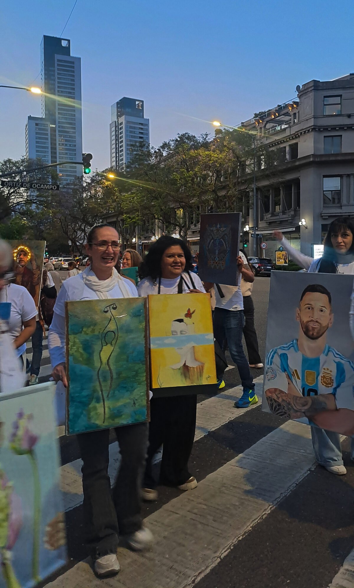“Arte en el pecho”, la iniciativa venezolana que irrumpió en la Noche de los Museos de Buenos Aires