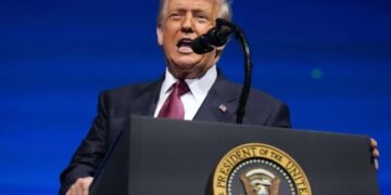 Trump advirtió que aplicará «sanciones severas» a cualquier país que haga negocios con Rusia