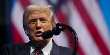 Administración de Trump acudió al Supremo para frenar orden que le obliga a pagar cupones alimenticios