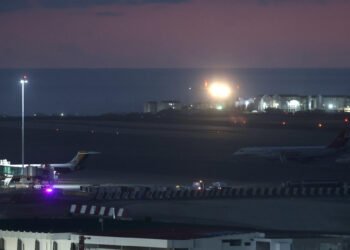 Tensión en Venezuela: Recrudece conectividad aérea internacional tras suspensiones de vuelos