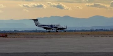 Avión logró aterrizar sin piloto por primera vez tras una emergencia en pleno vuelo en Colorado (VIDEO)