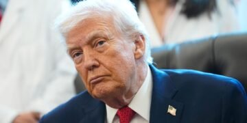 Qué hay detrás del ataque anunciado por Trump a una «gran planta» de narcolanchas en Venezuela, según experto