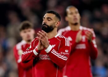 Polémica en Inglaterra: Salah explotó por nueva suplencia y se hartó del Liverpool