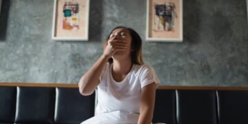 Estudio revela que los noctámbulos, especialmente mujeres, tienen peor salud cardiovascular