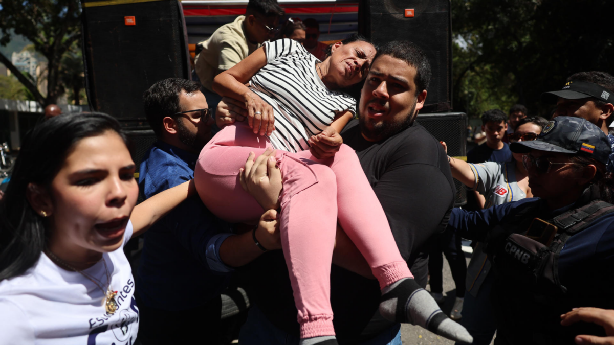Madre de presa política en Venezuela se descompensó en protesta para exigir su excarcelación