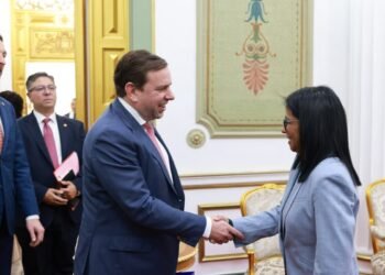 Venezuela firmó acuerdo con Shell para desarrollar una división de PDVSA en Monagas