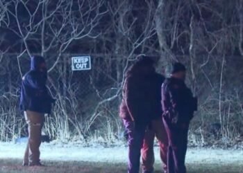 Terrible hallazgo en Ohio: Encontraron los cadáveres de dos niñas metidos dentro de maletas en un parque