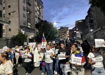 No se rinden: Familias llevan 100 días exigiendo libertad de presos políticos en El Helicoide y El Rodeo I (VIDEOS)
