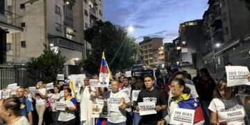 No se rinden: Familias llevan 100 días exigiendo libertad de presos políticos en El Helicoide y El Rodeo I (VIDEOS)