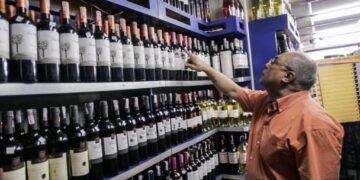 Regulan expendio de bebidas alcohólicas en Caracas: estos son los horarios y las multas