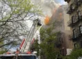 Incendio de edificio en Nueva York dejó dos muertos y al menos una docena de heridos