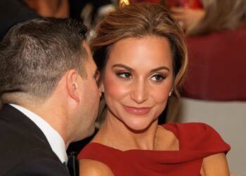 Renunció la periodista que quedó envuelta en escándalo de infidelidad con entrenador de la NFL