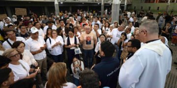 En FOTOS: vigilia en Los Palos Grandes honró la memoria de Carmen Navas y Víctor Quero