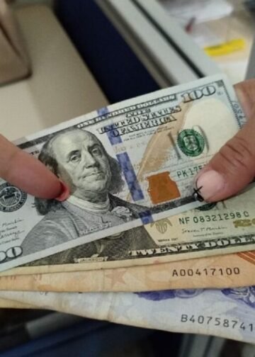 El bolívar ha perdido casi la mitad de su valor frente al dólar en lo que va de 2026
