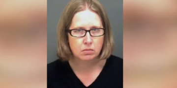 Mujer contrató a un sicario para matar al padre de su hijo en Alabama y recibió cadena perpetua
