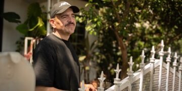 Cerca del estadio, pero lejos del Mundial: desigualdad y persecución migratoria en Los Ángeles