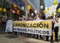 Familiares de presos políticos hicieron vigilia frente a la Embajada de Estados Unidos en Caracas