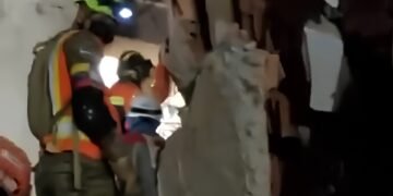 VIDEO: Bukele informó que rescatistas salvadoreños establecieron contacto con un hombre atrapado en La Guaira