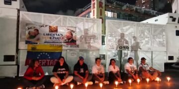 Vigilia en El Helicoide: Familias exigieron el paradero de los presos políticos trasladados a otras cárceles