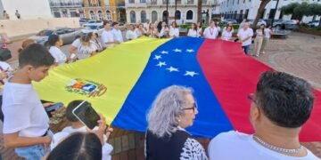 Venezolanos en Panamá participan en misa en honor a víctimas de los terremotos